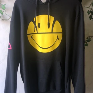 Ellesse hoodie  - Ellesse hoodie som är använd 1 gång, mycket bra skick och mycket skön 