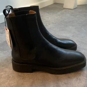 Helt nya boots från Zara i storlek 39. Kan fraktas😊