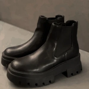 Chunky boots  - Sjukt bekväma chunky boots. Använda ett fåtal gånger men säljer då jag har 2 par