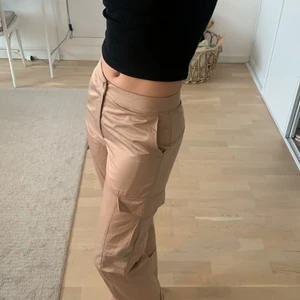 Cargopants - Skitsnygga cargopants från Holsweiler, köpta för 1500❣️