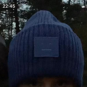 Acne mössa - Jätte fin blå acne mössa som är köpt februari 2021. Säljer pga att jag inte använder den. 