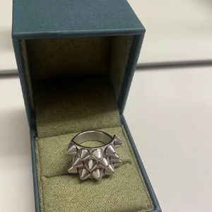 Edblad nit ring - Favorit ring från Edblad😍 Den är i den mellersta strl och passar bra på mitt långfinger.