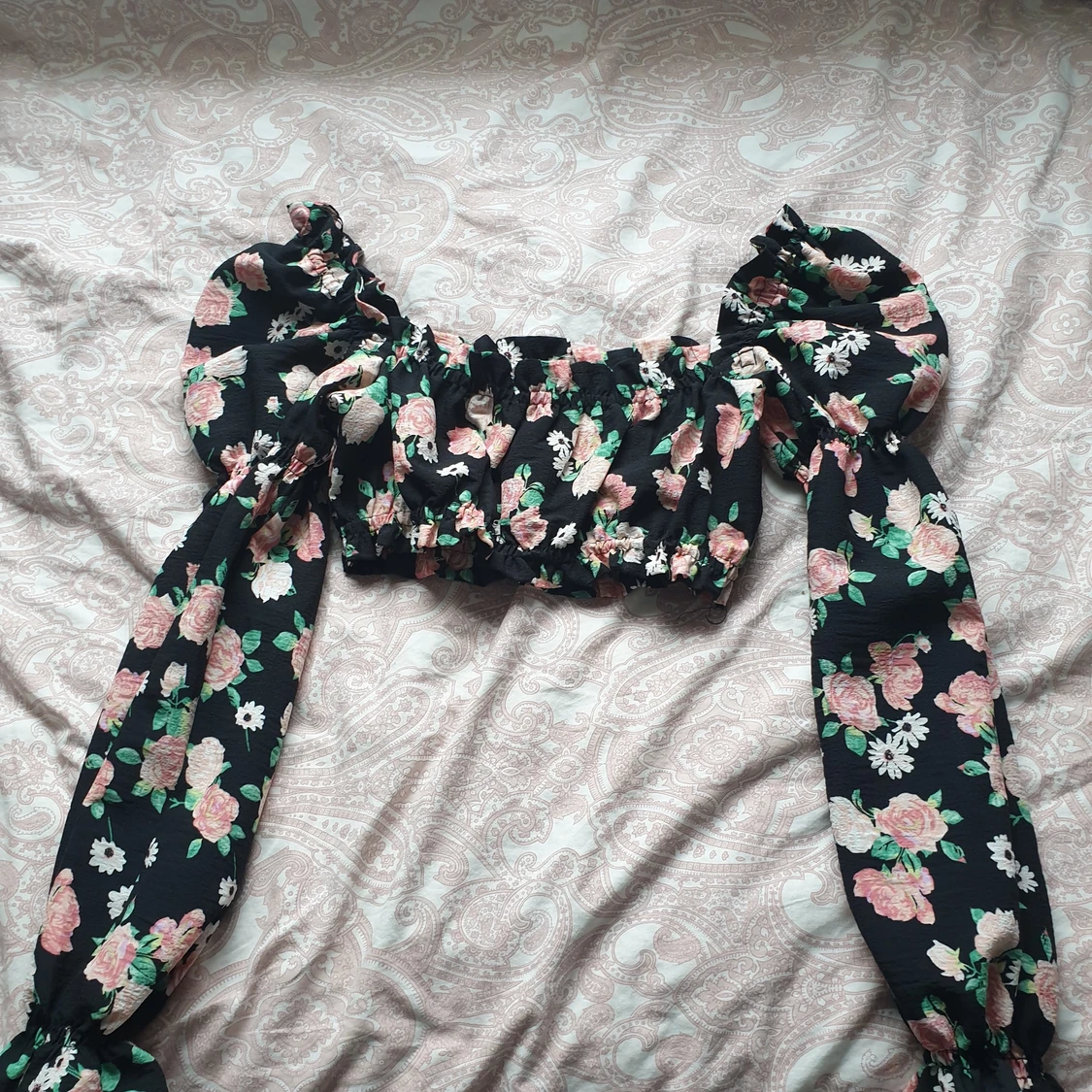 Blommig crop top med ärmar - 90