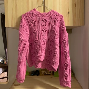 CUTE STICKAD TRÖJA - GULLIG stickad tröja från Zara, knappt använd :))