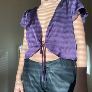 Vintage slip tie top - I silkes material, knytes fram