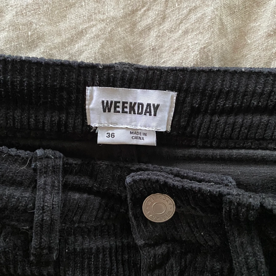 Manchesterbyxor WEEKDAY stl 36 - 91