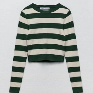 Tröja - Säljer min fina tröja från zara, inga defekter utan har bara blivit att den hänger kvar i garderoben. Storlek M men tajt så passar S. Använd ca 2-3ggr och köpt för 229kr. Skriv för fler bilder💓