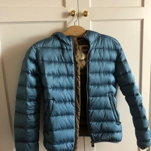 Colmarjacka  - Dunjacka från Colmar! Jättefint skick, färgen passade inte mig😬🌞 storlek 1 dvs passar 34/36