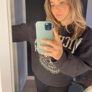 Sweatshirt  - Snygg bekväm sweatshirt från Gina🚨🥰🙀