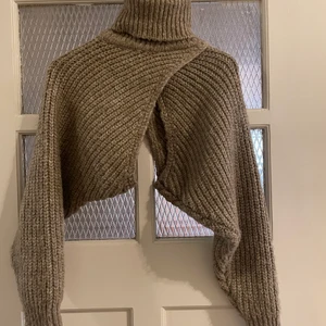 Stickade armar  - Stickade armar ifrån zara i storlek medium. Använd en gång! 🤟🏾