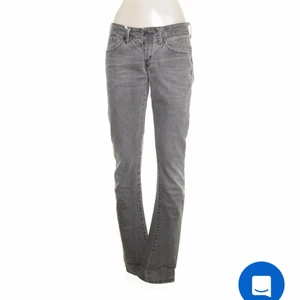 Lågmidjade jeans - Säljer dessa jeans från köpta från sellpy! 