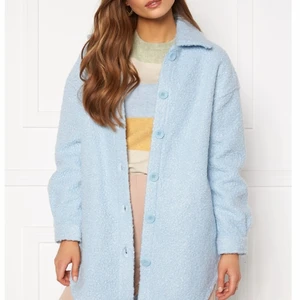 Blå skjortjacka storlek M  - Fin blå skjortjacka, nyskick. Säljer för kommer ej till användning.