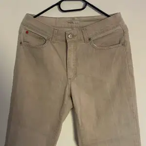 Angels jeans. Storlek M. Bootcut. Färg: beige/grå. Bra skick. Frakt är inkluderat i priset ❤️‍🩹