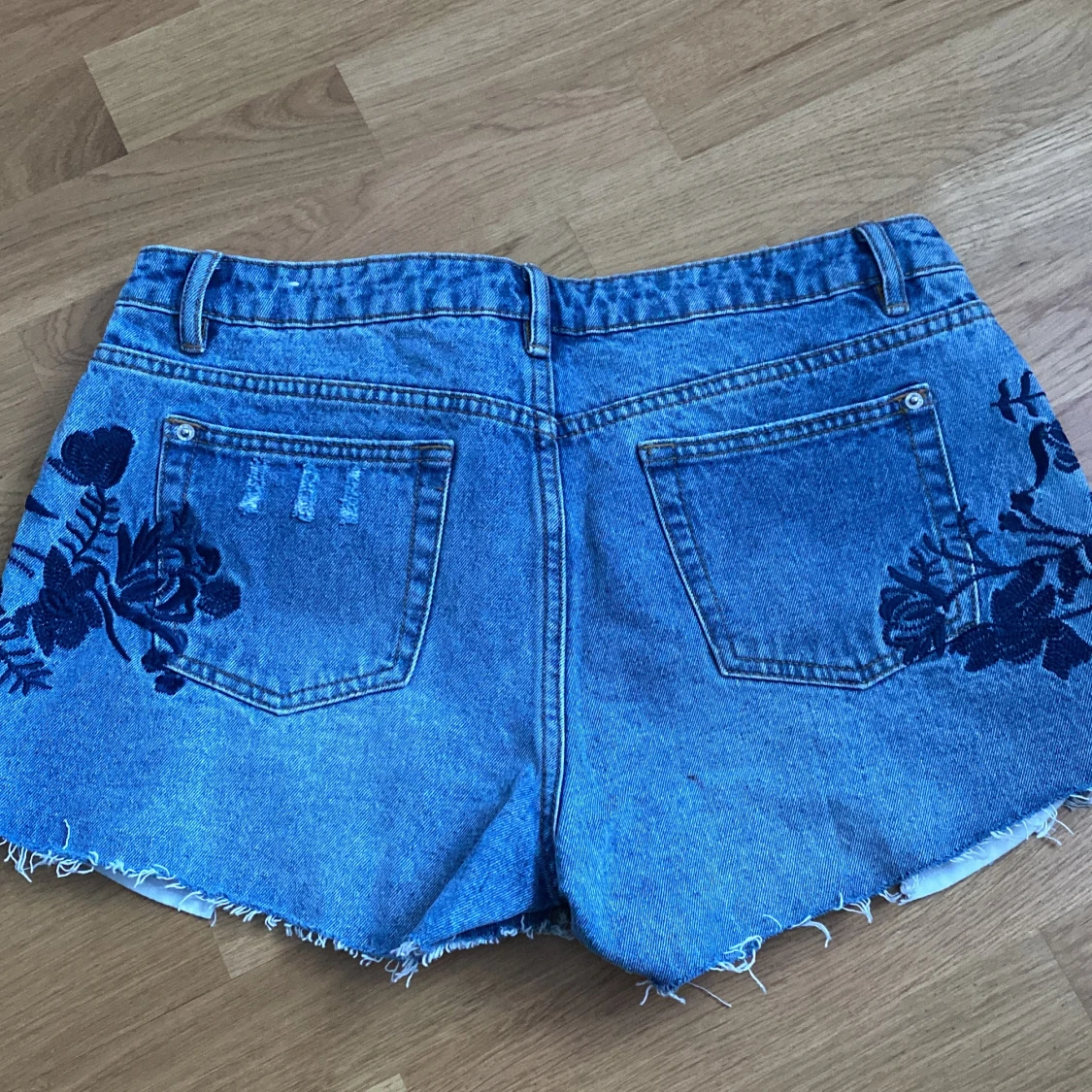 AMISU SHORTS - 90