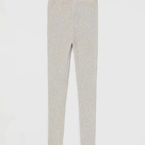 Beiga ribbade tights 🤍 - Dom är från h&m o är supersköna! Skicket är okej 🤍 skriv privat för egna bilder   65 kr + billig frakt 