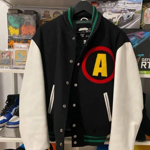 Bape Varsity Jacka - Medium, 7.5/10 skick.