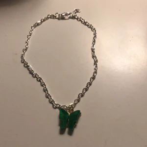 Mörkgrönt fjärils armband, 23cm - Nytt jättefint mörkgrönt fjärils armband💚