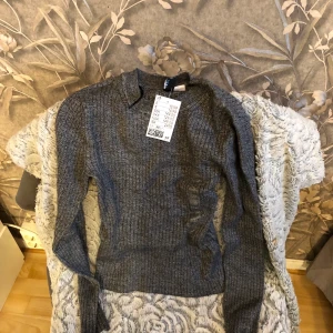 Oanvänd tröja - En oanvänd tröja från hm strl xs