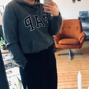 GAP Hoodie stl S - Relativt välanvänd, men fortfarande är bra skick