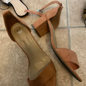 Klackskor - Klackskor storlek 38. Använda 2-3 gånger 