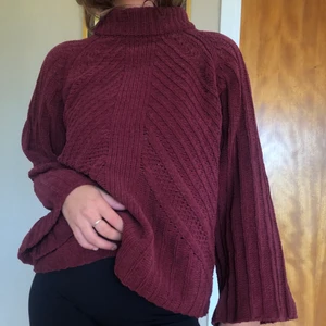 Röd stickad tröja  - Mysig röd stickad tröja :)