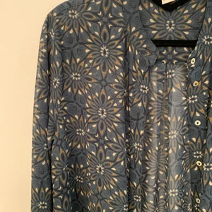 Lång blus - Från H&M i storlek 36. Kan skickas mot fraktkostnad! 