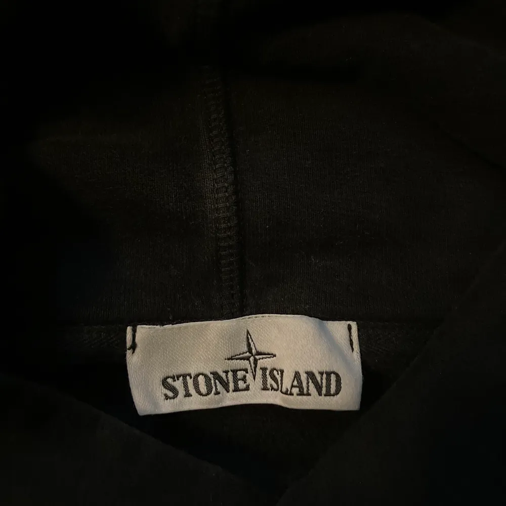 Stone island hoodie. Size S. Cond 7/10. Pris. 800kr. Hoodies.