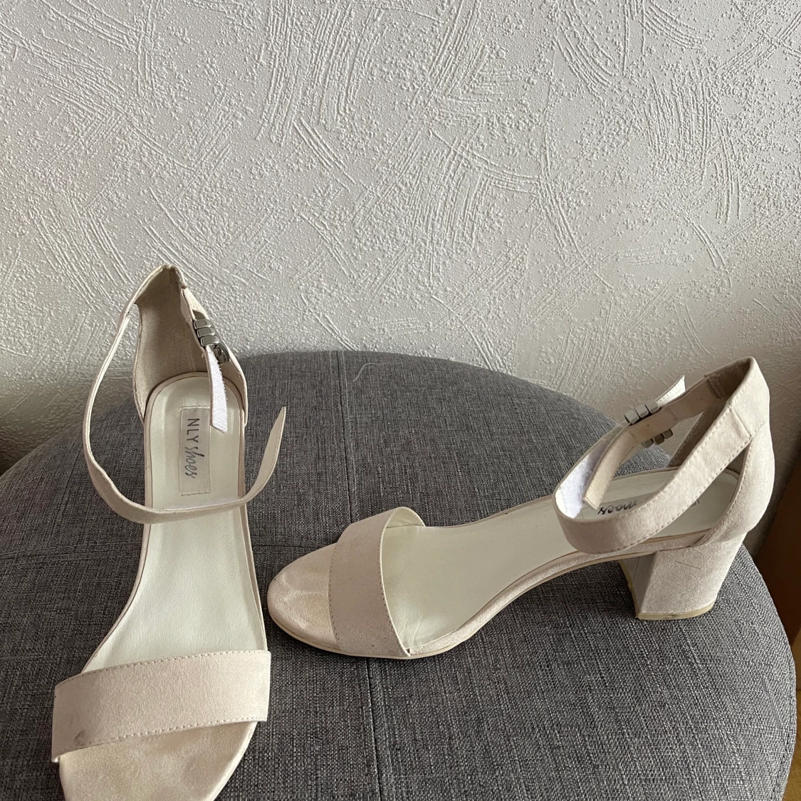 Elfenbensvita klackar  - 91