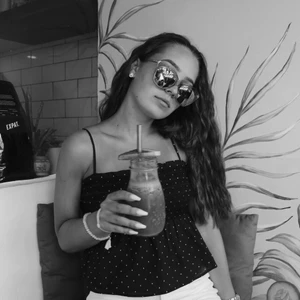 Prickig topp - Söt prickig topp från H&M. Jättebra skick! Stl 34/XS.