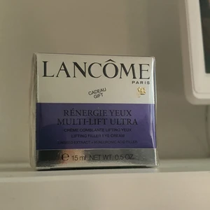 Lancome Renergie Multi-Lift Ultra Eye Cream 15 ml - En magisk ögonkräm som verksr antiage och minskar påsar och mörka ringar under ögonen. Butikspris 655 kr. Oanvänd.