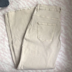 Beige jeans  - Jeans i storlek M. Frakt tillkommer 
