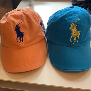 Kepsar från Ralph lauren  - Säljer två kepsar en för 90 och borda för 140. Säljer för det inte kommer till användning. Om det är något skriv till mig så svarar jag så snabbt jag kan!😊