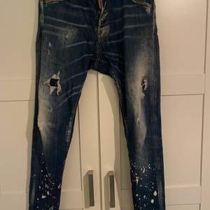 D2 jeans köpta på saint James för 5400kr mitt pris 1200cond 8/10 billigare vid snabb affär str 48