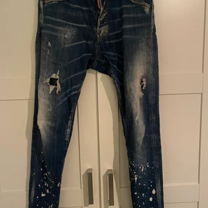 Dsquared2  - D2 jeans köpta på saint James för 5400kr mitt pris 1200cond 8/10 billigare vid snabb affär str 48