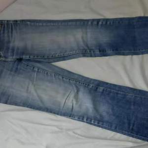 En jeans för barn mellan ca 11-13 år
