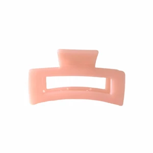 LJUSROSA KLÄMMA 💘 - Ljusrosa klämma som är en perfekt accessoar till en cool outfit! 💘 Klämman passar både tjockt och tunt hår! Kolla in mitt konto för fler klämmor och smycken 😚