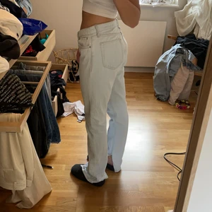 Zara jeans  - Säljer nu dessa zara jeansen som blivit för stora för mig, skulle passa en 38/40. 200+frakt 💖💖
