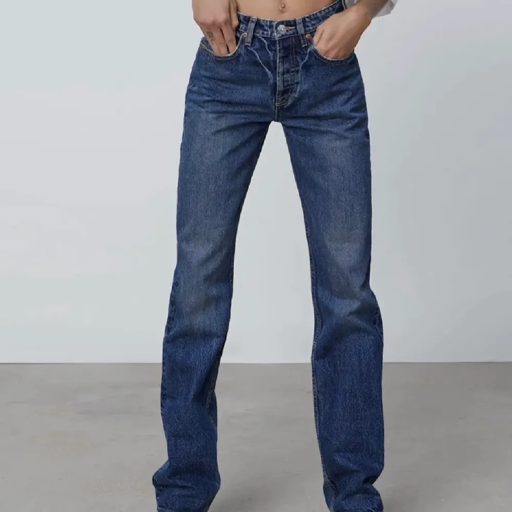 Superpoplära jeans från zara, slutsålda och helt nya. Strl 38. Jeans & Byxor.