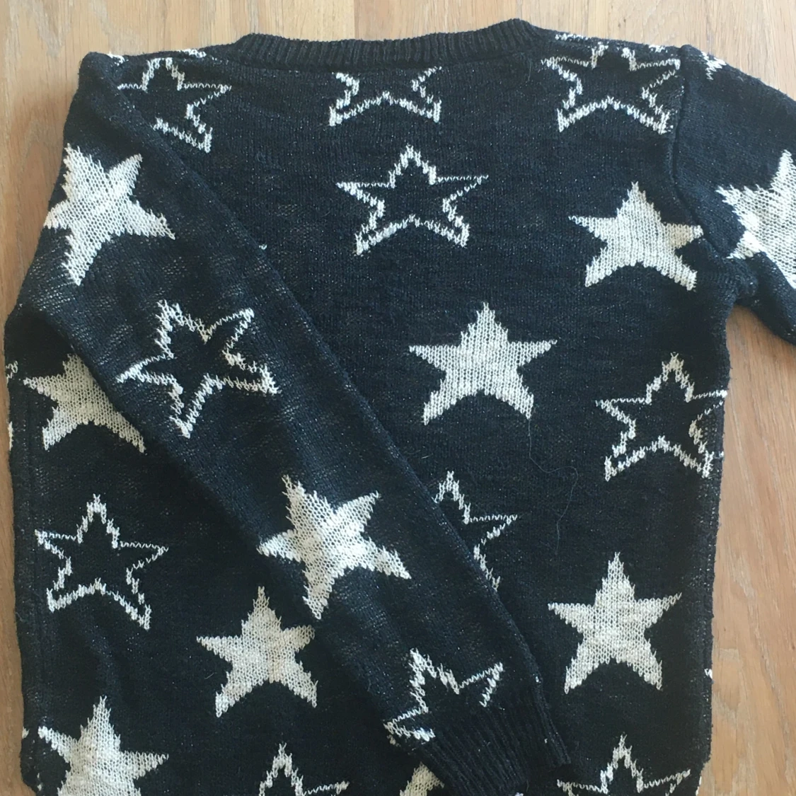 Svart stjärntröja med glitter  - 90