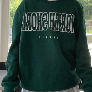 Tröja  - En jätte fin tröja som jag aldrig använt och kommer inte göra för de är inte min still men annars är den jätte fin 