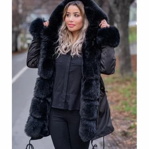 Snygg jacka från garoff - Säljer nu min jacka från Garoff, endast använd en vinter och är som ny. Pris kan disskuteras vid en seriös köpare. Lånad bild men egna bilder kan fixas!💗