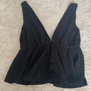 Topp från Nelly😍 - Säljer denna festtopp från Nelly, storlek XS😍