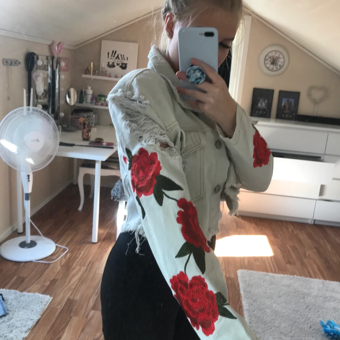 Jeansjacka med rosor på - 90