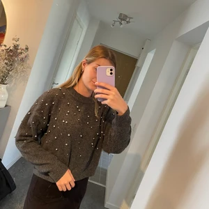Stickad tröja - En stickad tröja från H&M. Du står för frakten eller om du kan mötas upp i Linköping. 