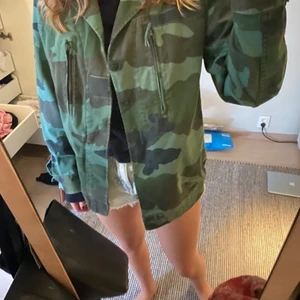 Quatre fillers jacka  - Säljer min supersnygga gröna Quatre fillers Jacka. Superfint skick. Nypris 2500 säljer endast för 1600.❤️