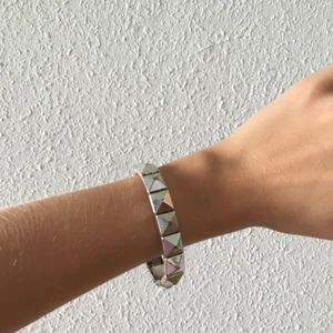 Nitarmband stretchig - Stretchig supercoolt nitarmband.