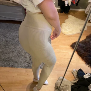 tränings tights - träning tights ifrån stronger, oanvända 