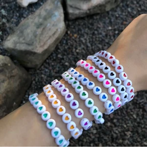 Söta hjärt armband🤍 - 40kr per set ( 2 armband)  eller 3 par (6 armband) för 100kr! 