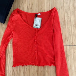 H&M long sleeve top, size S, never worn - H&M long sleeve crop top. Size S. Never worn - still has the tag. 