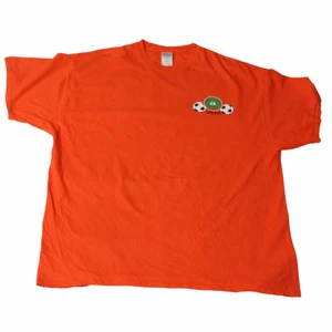 JK - Vintage t-shirt - En fin orange tröja som är perfekt dig som gillar många färger i din garderob som är lite 80-talsaktiga. Den är thriftad i USA för länge sedan p.g.a dess färg